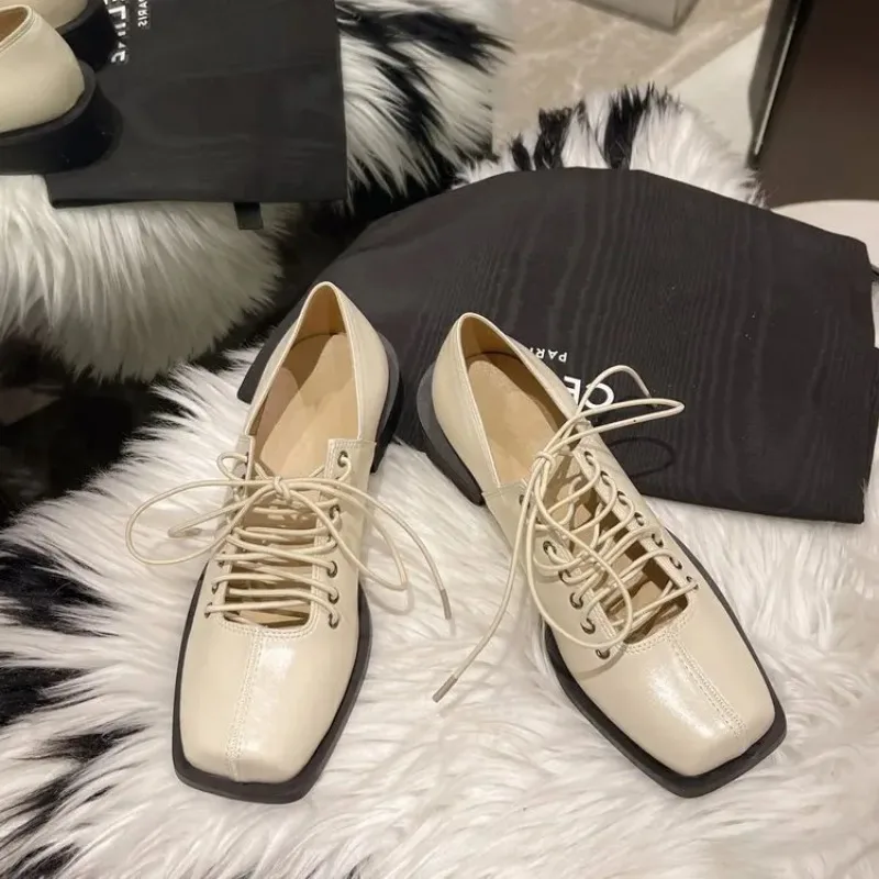 Plataforma de los zapatos de mujer retro