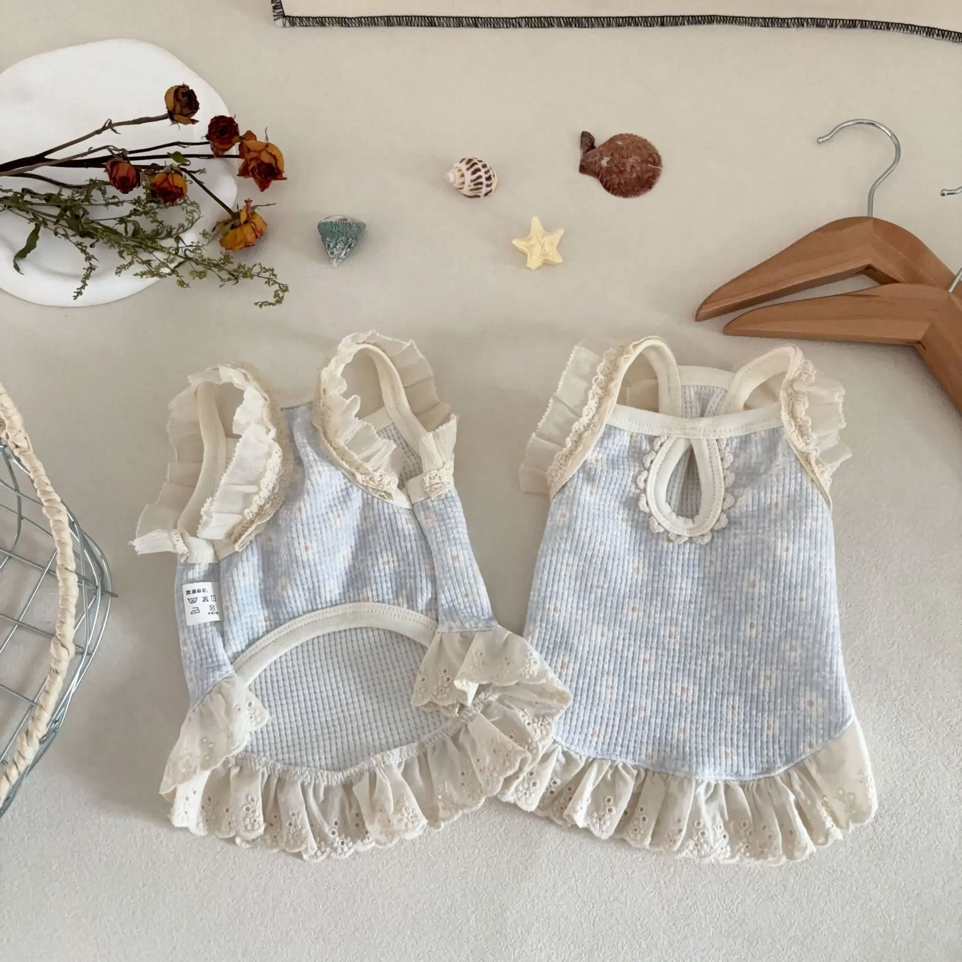 Vestido floral para perros: encaje y estilo princesa primavera-verano