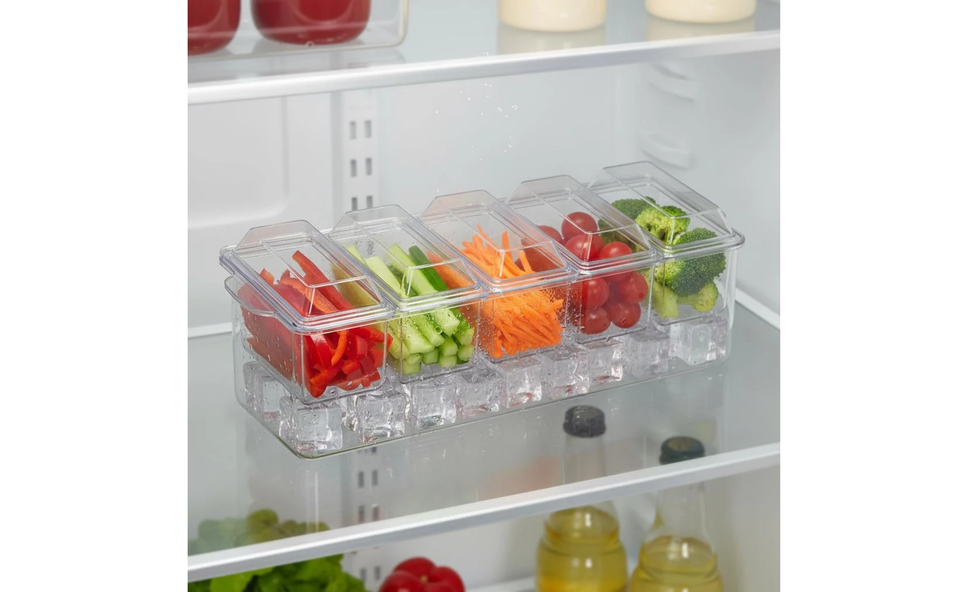 Caja transparente dividida con tapa lista para servir