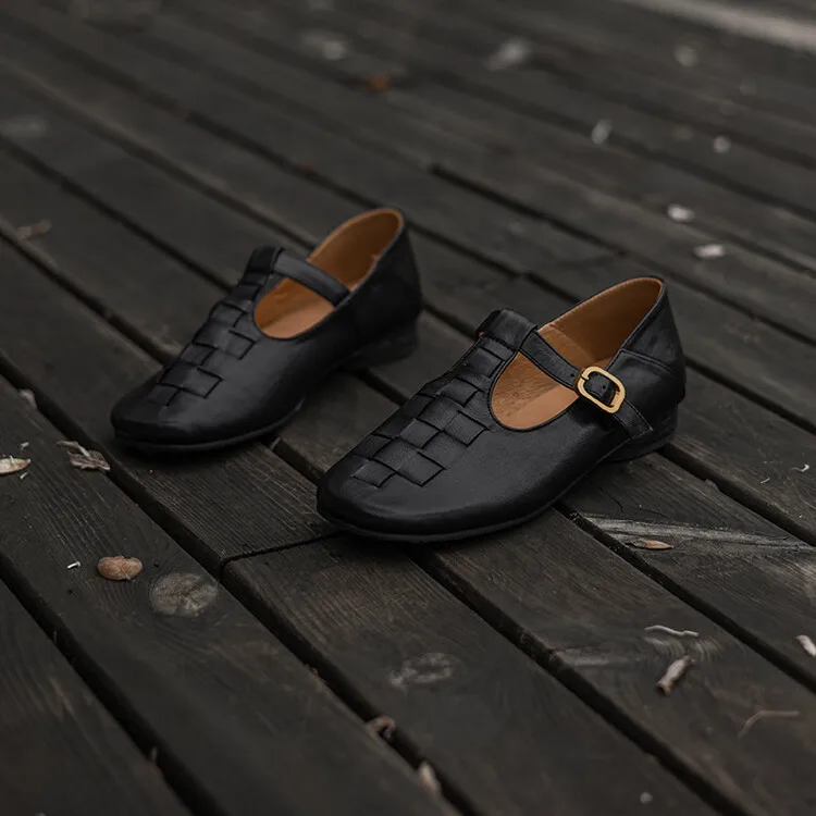 Detalle de la hebilla y correa de cuero