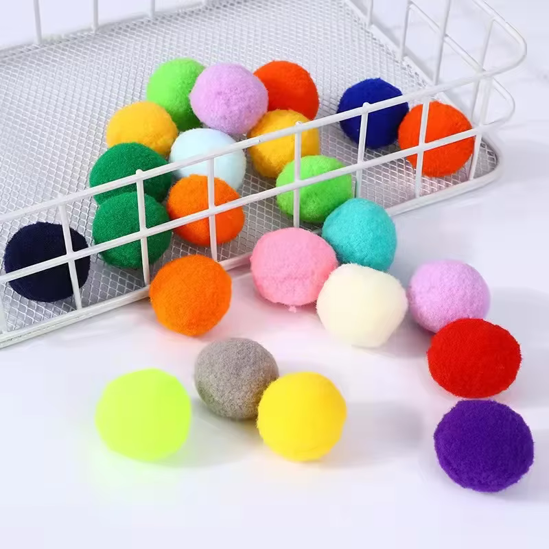 Juguete Lanzador Interactivo para Gatos – Pelotas de Felpa - imagen 2