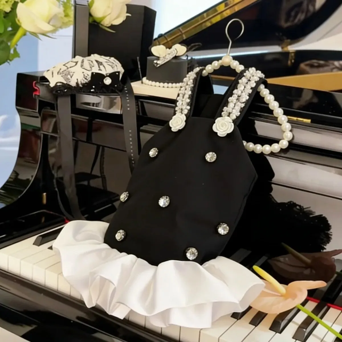 Ropa para perros pequeños: vestido con tirantes para cachorros - imagen 3