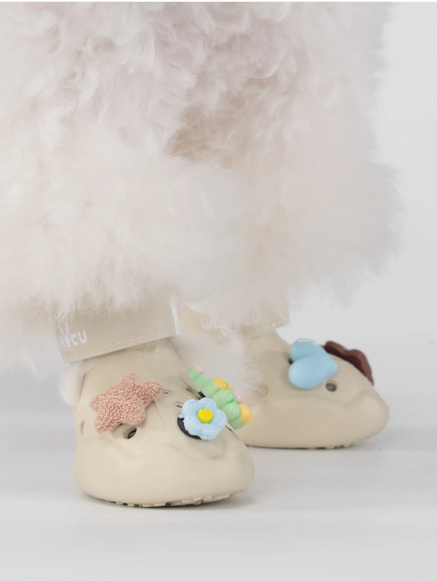 Primer plano del cierre de velcro y textura del material