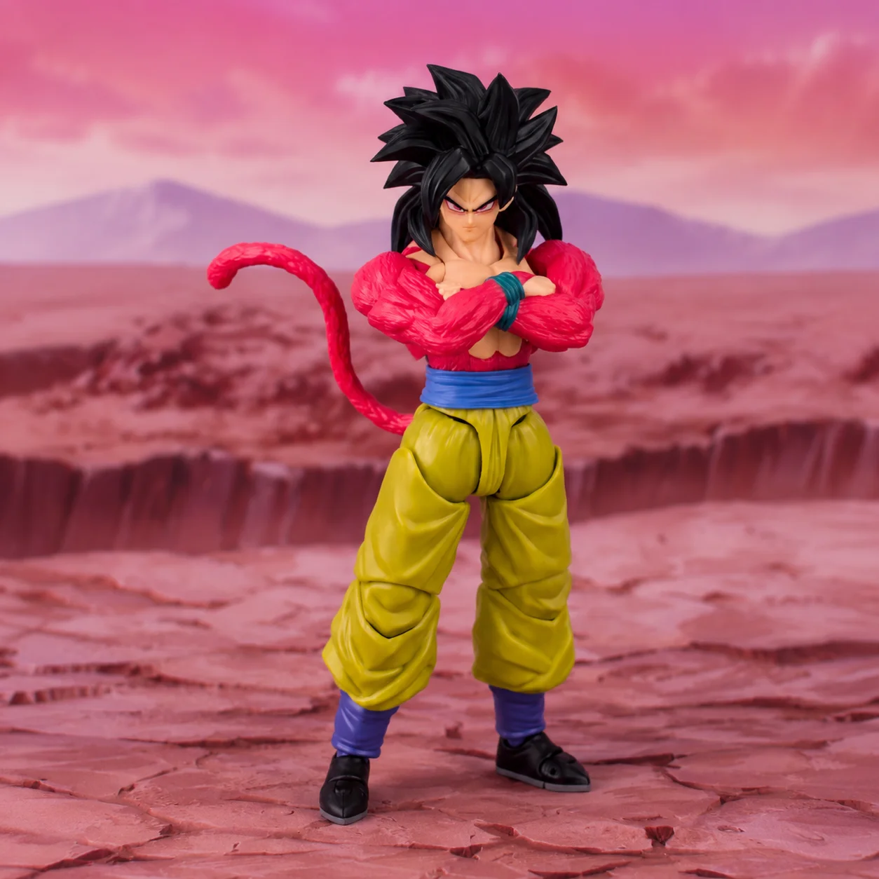 Figura articulada Goku Super Saiyan 4 de Dragon Ball GT