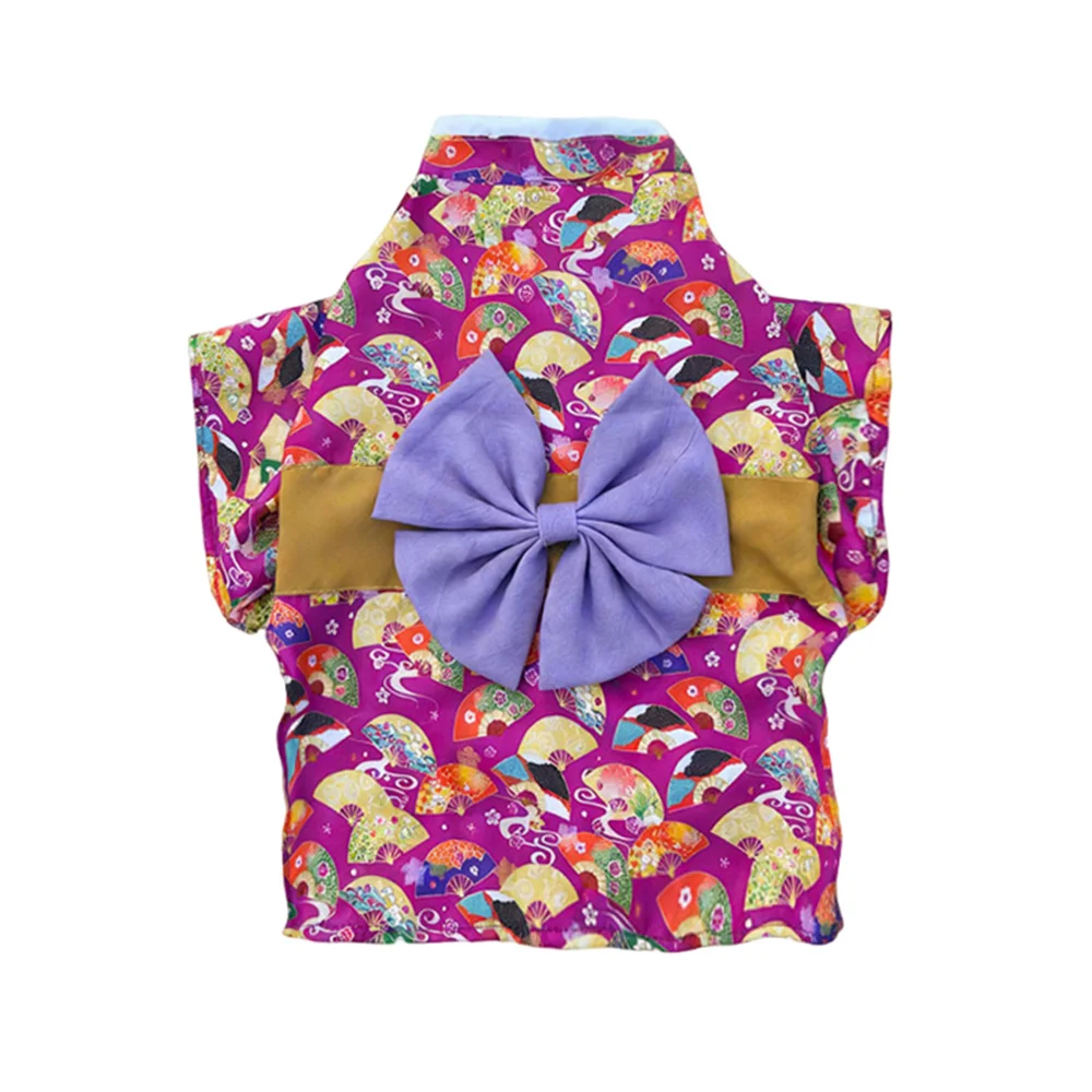 Mascotas pequeñas usando kimono