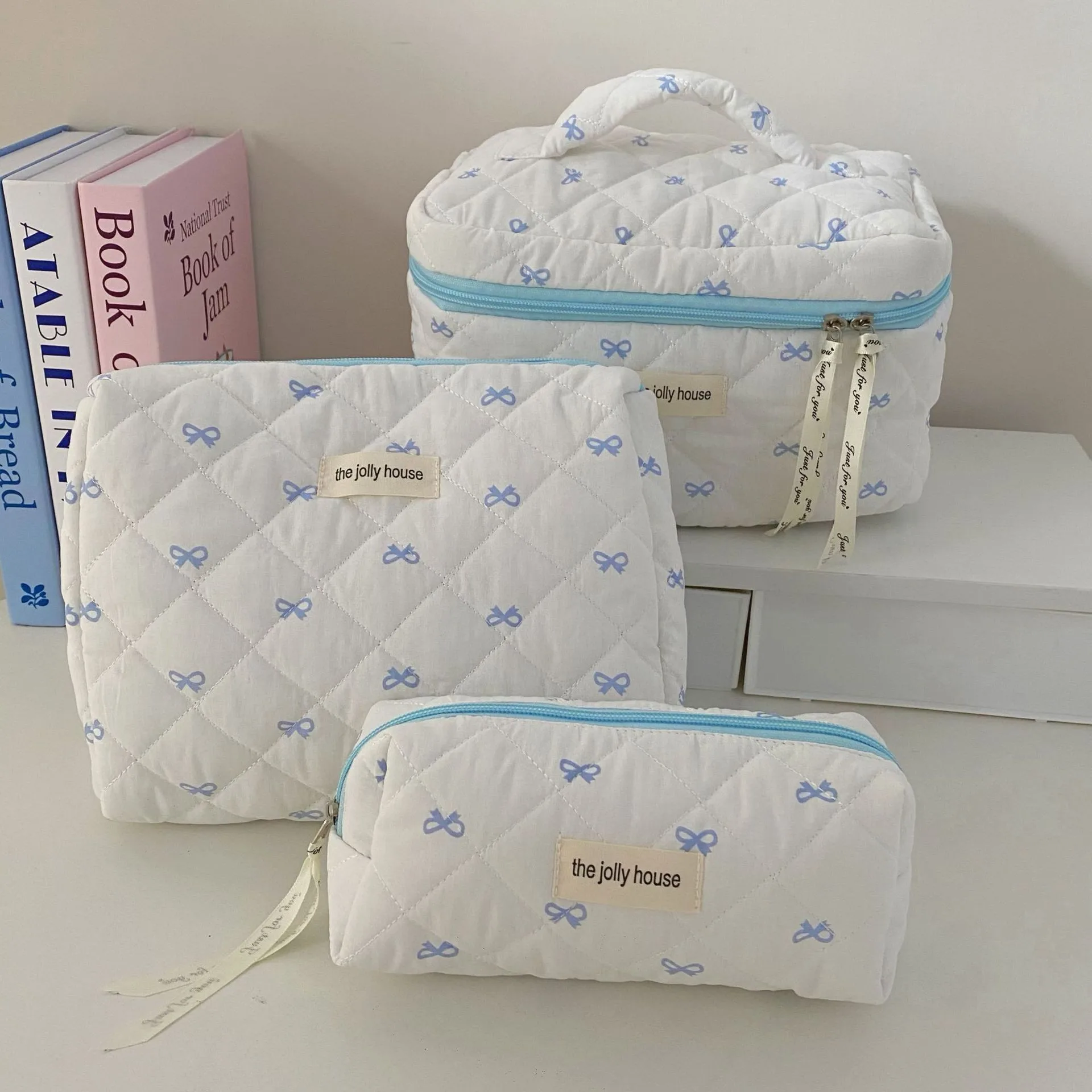 Vista frontal del neceser cerrado