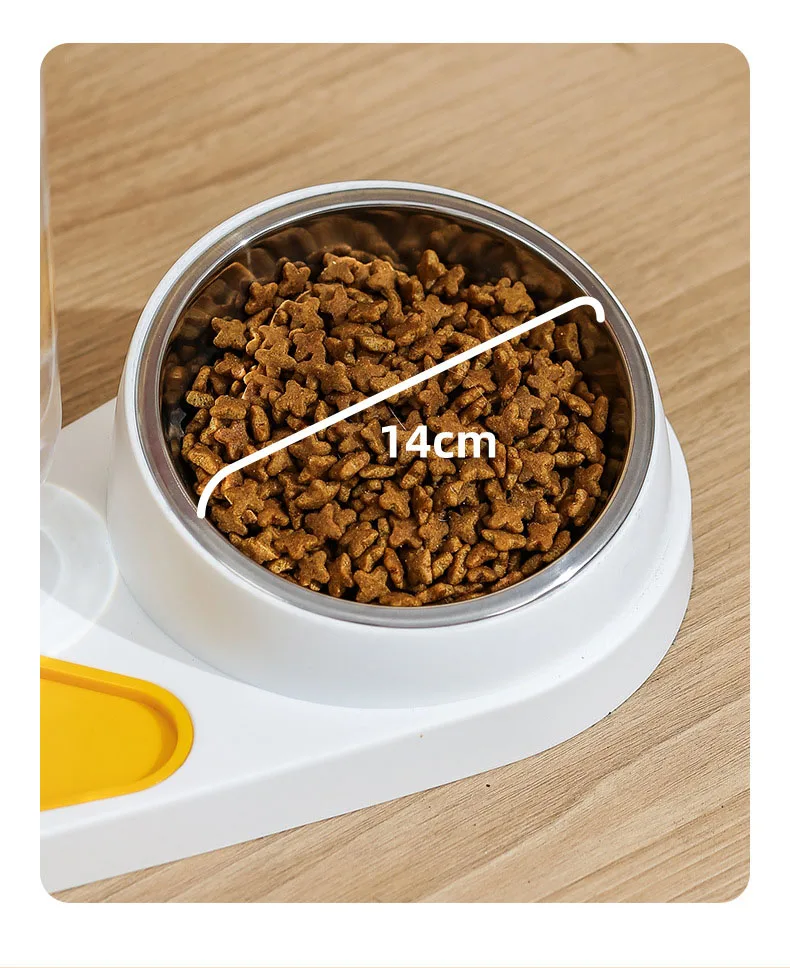 Compartimento superior para llenar comida seca de forma sencilla