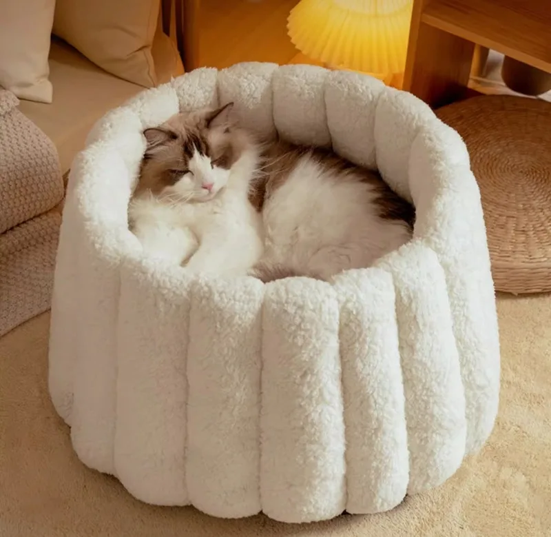 Cama de invierno para gatos en ambiente interior