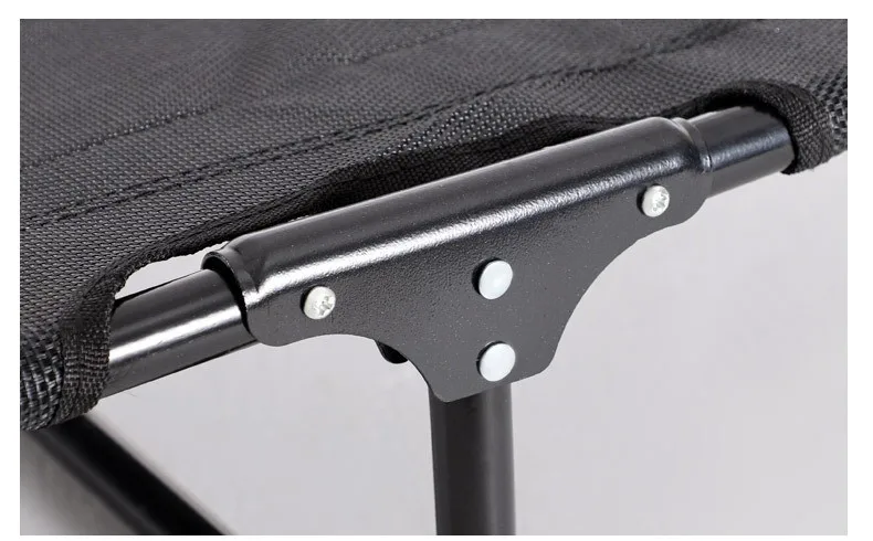 Detalle de la estructura y tejido de la cama plegable