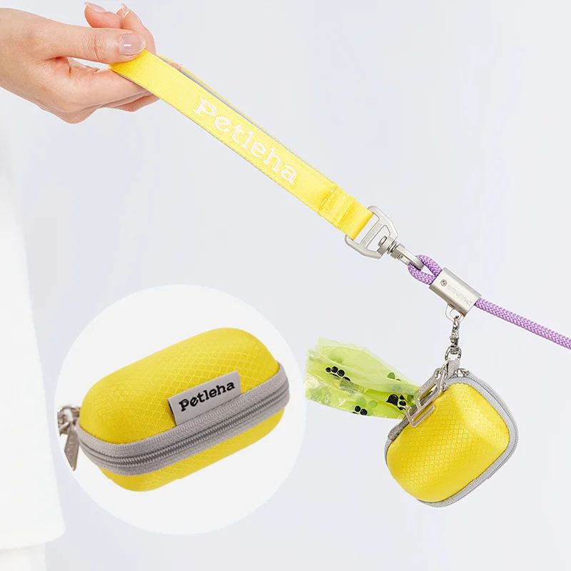 Dispensador de bolsas para perros pawstrip fijado a correa