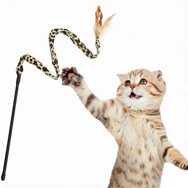 Detalle de plumas artificiales de la varita para gatos