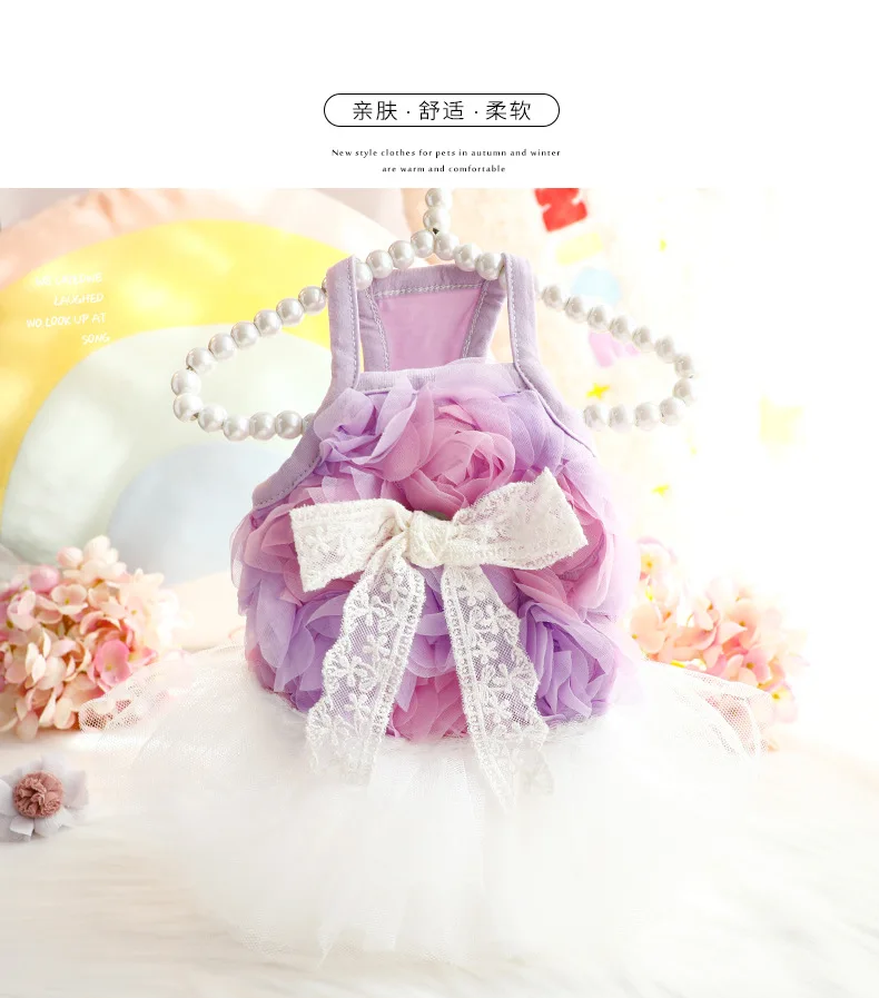 Vestido de tul rosa para perro pequeño en uso