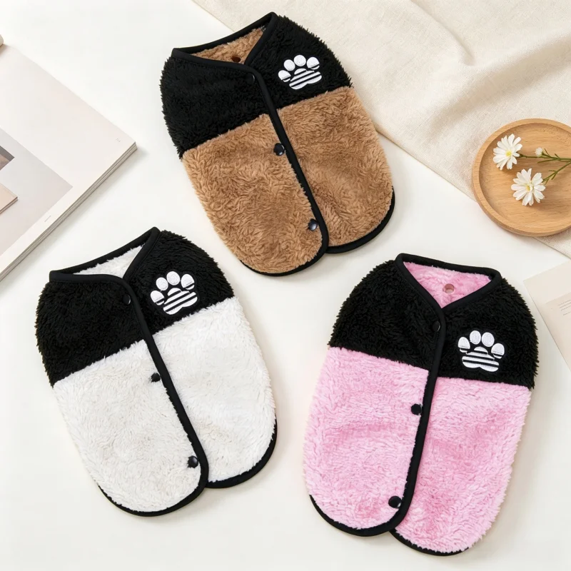 Chaleco forro polar para perro y gato con estampado de patas - imagen 2