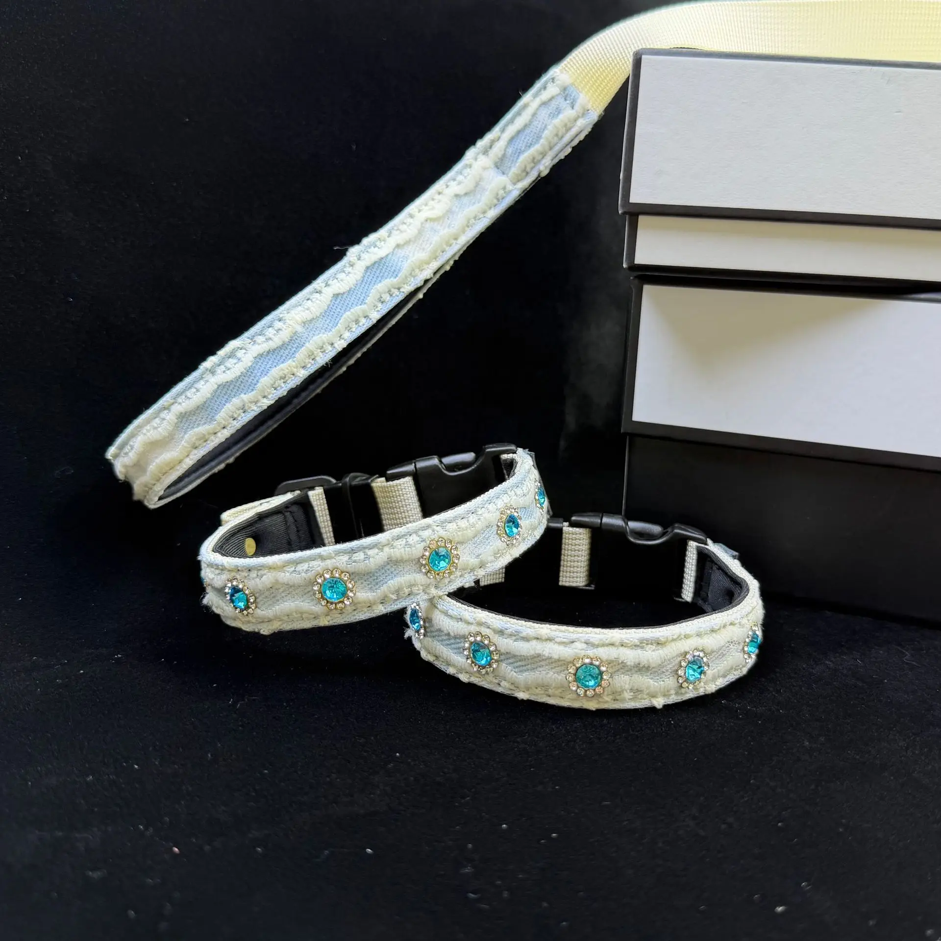 Collar perro con encaje y pedrería – Ajustable y resistente - imagen 3