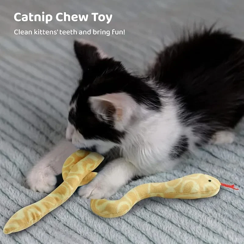 Detalle del peluche serpiente para gatos
