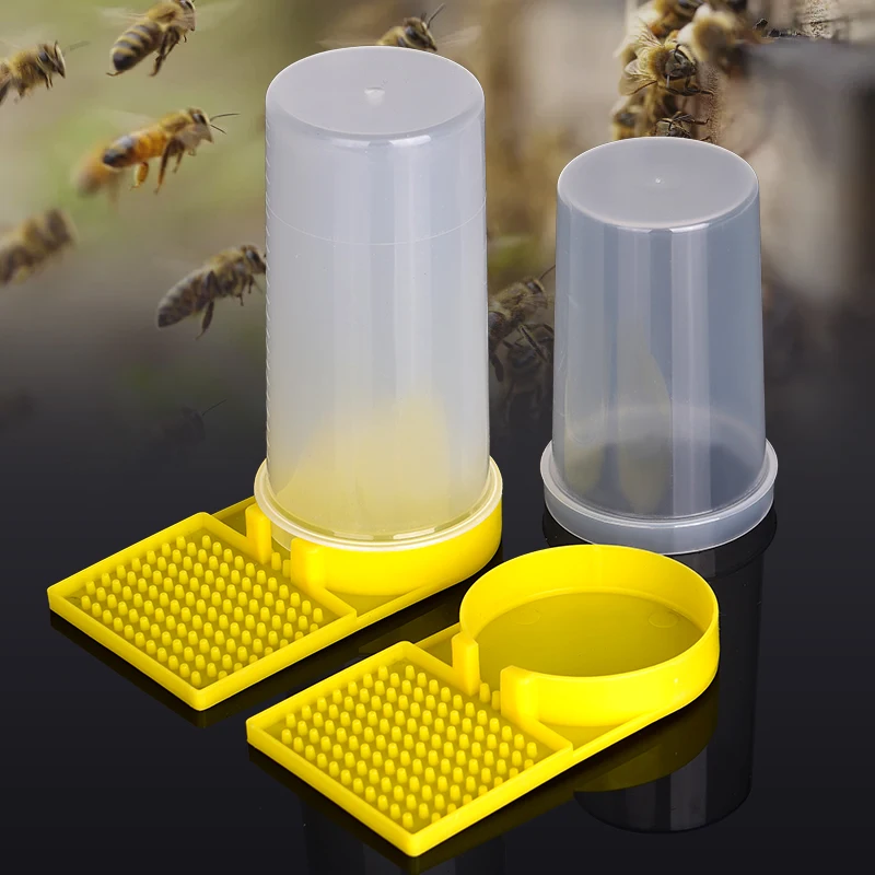 Uso del dispensador de agua para abejas en colmena