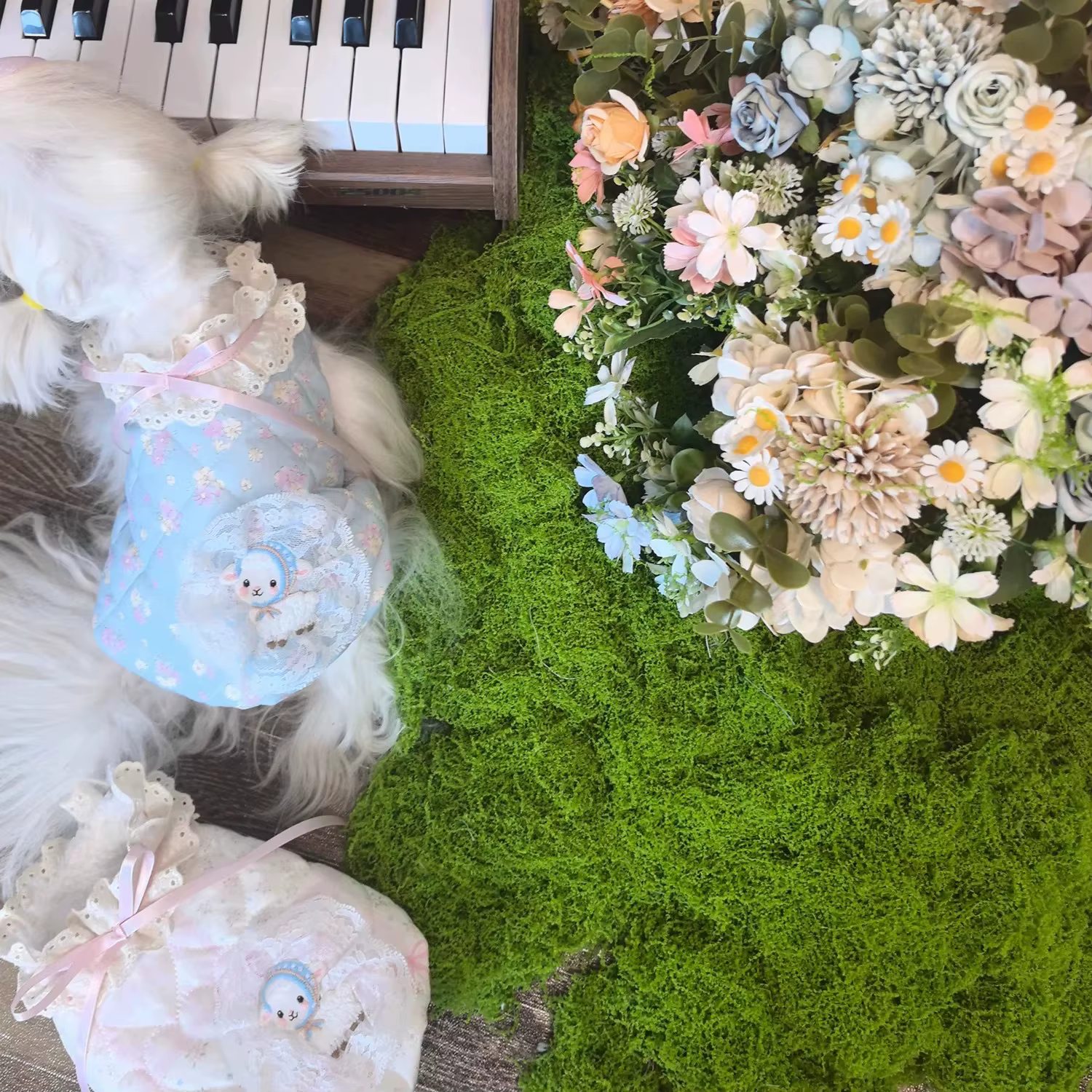 Chaleco floral cálido con encaje para perros pequeños - imagen 4