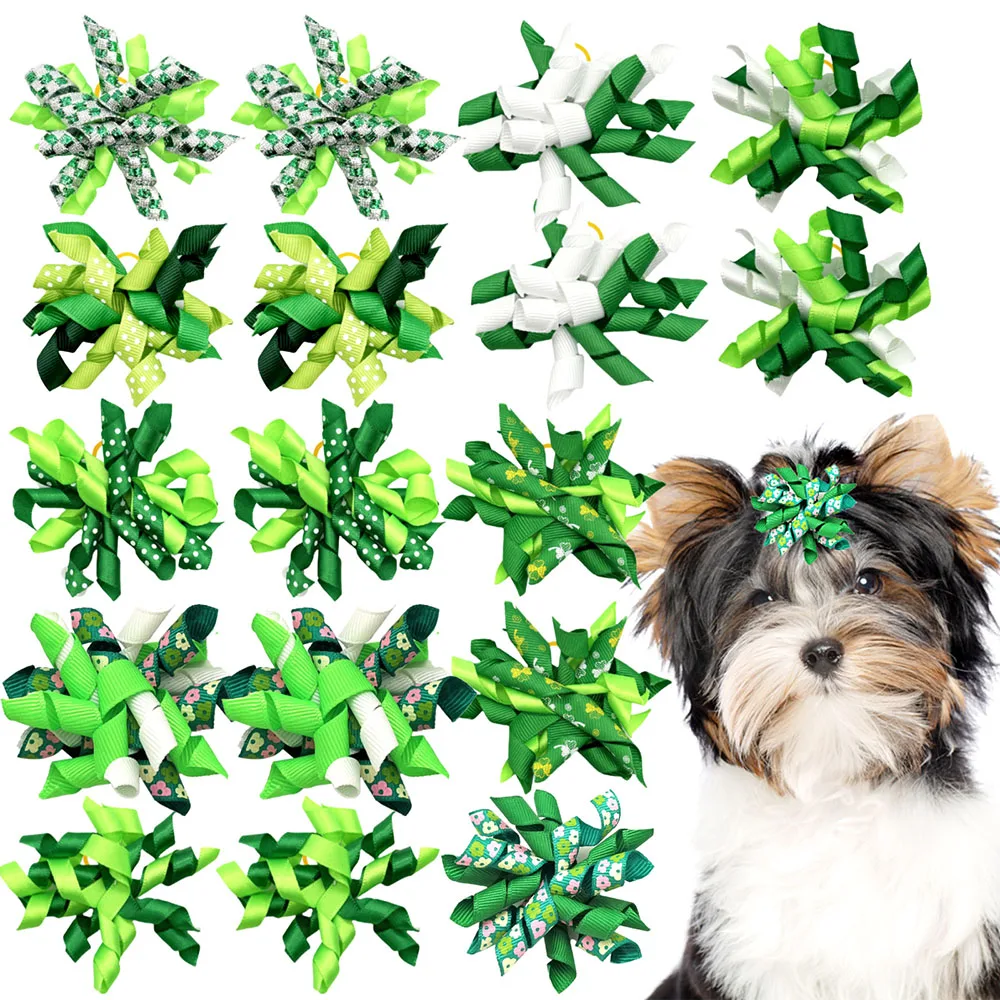 Lazos verdes con tréboles para perros