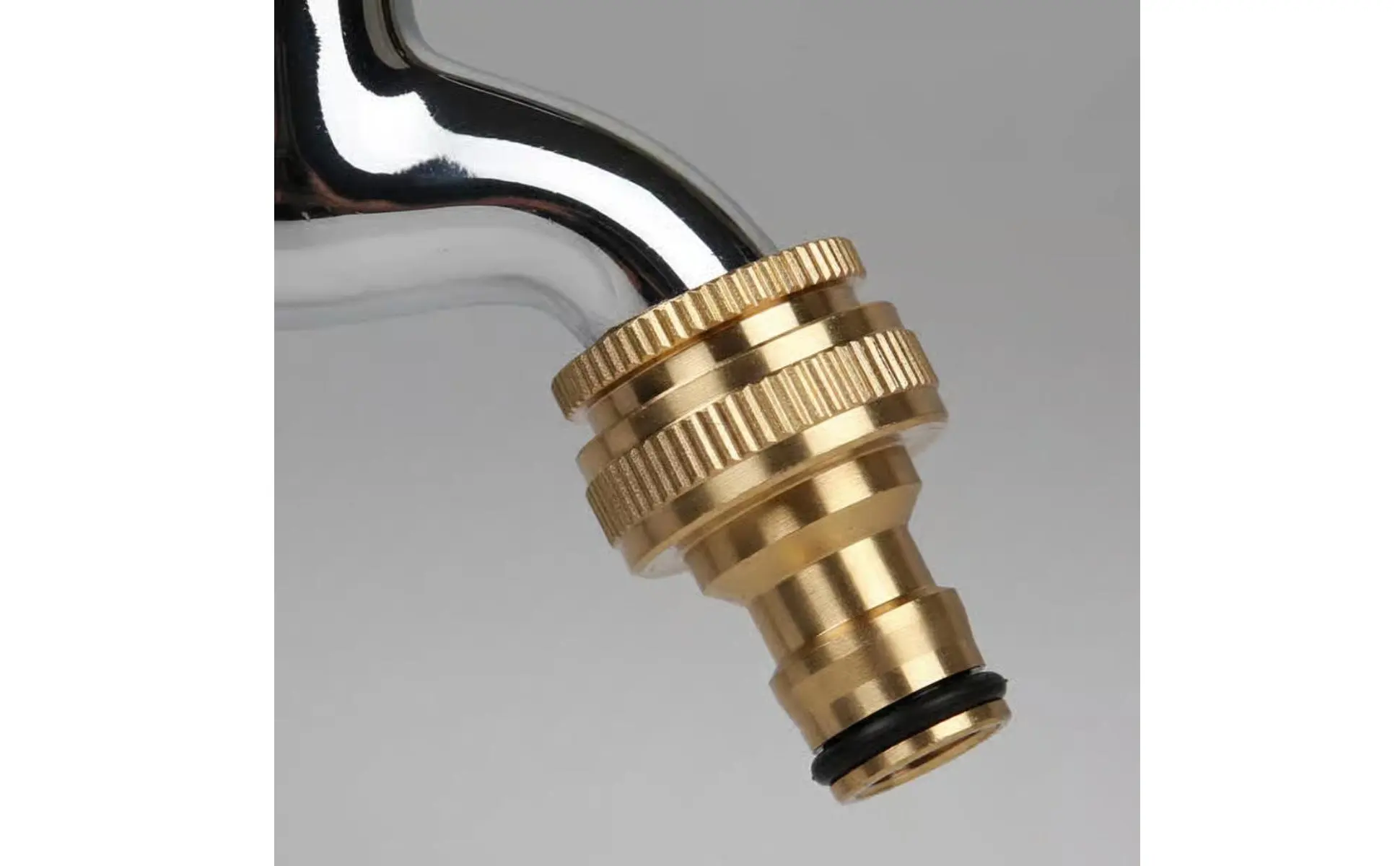 Conector de grifo con rosca 1/2 a 3/4 pulgadas