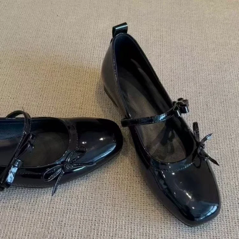 Zapatos estilo Mary Jane para Chihuahua con nudo mariposa – Cómodos - imagen 5