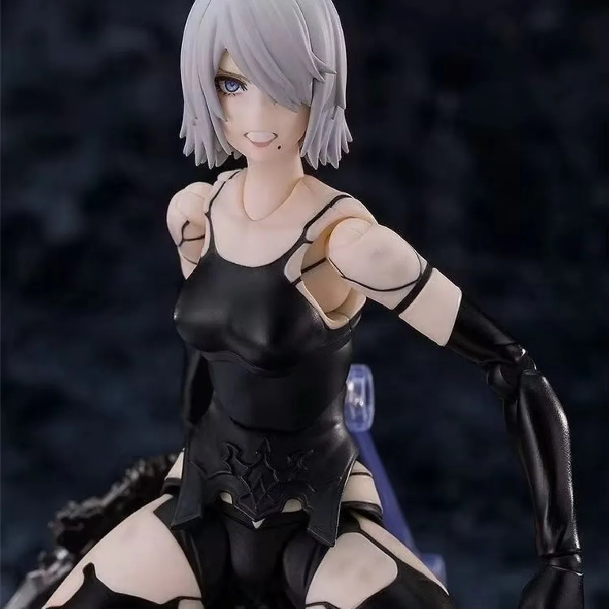 Figura articulada A2 de NieR:Automata para coleccionistas - imagen 2