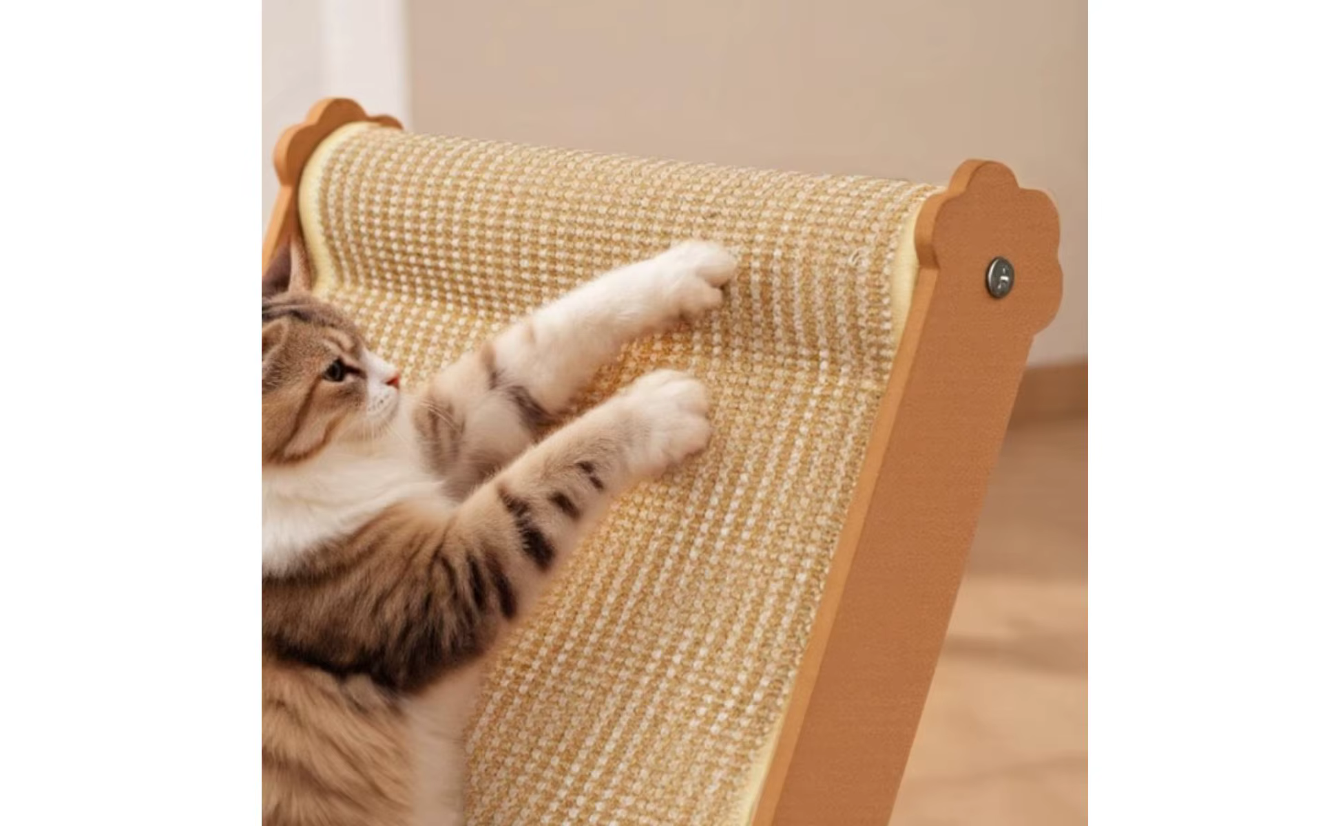 Laterales con bolas sonajeras del mueble