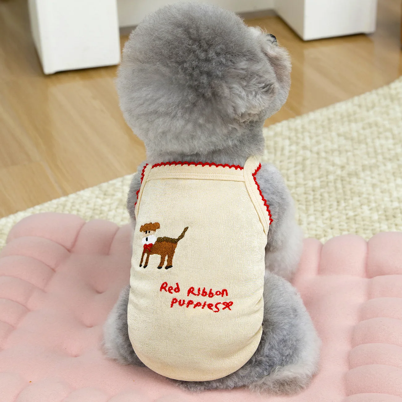 Camiseta en perro pequeño, estilo tirantes