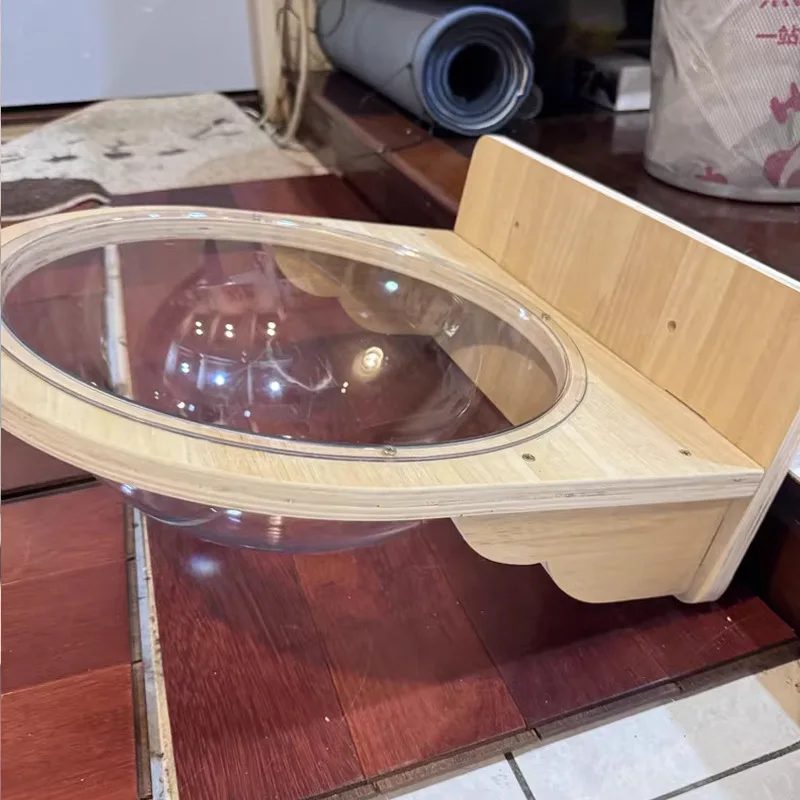 Detalle de la unión de madera y tornillos de expansión