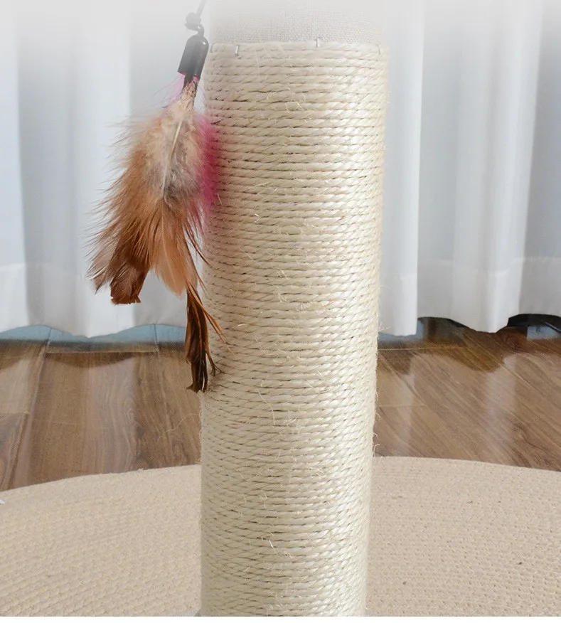 Poste rascador con plumas para gatos