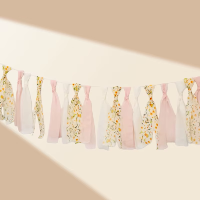 Pancarta floral con borlas rosa para cumpleaños de mascotas - imagen 2