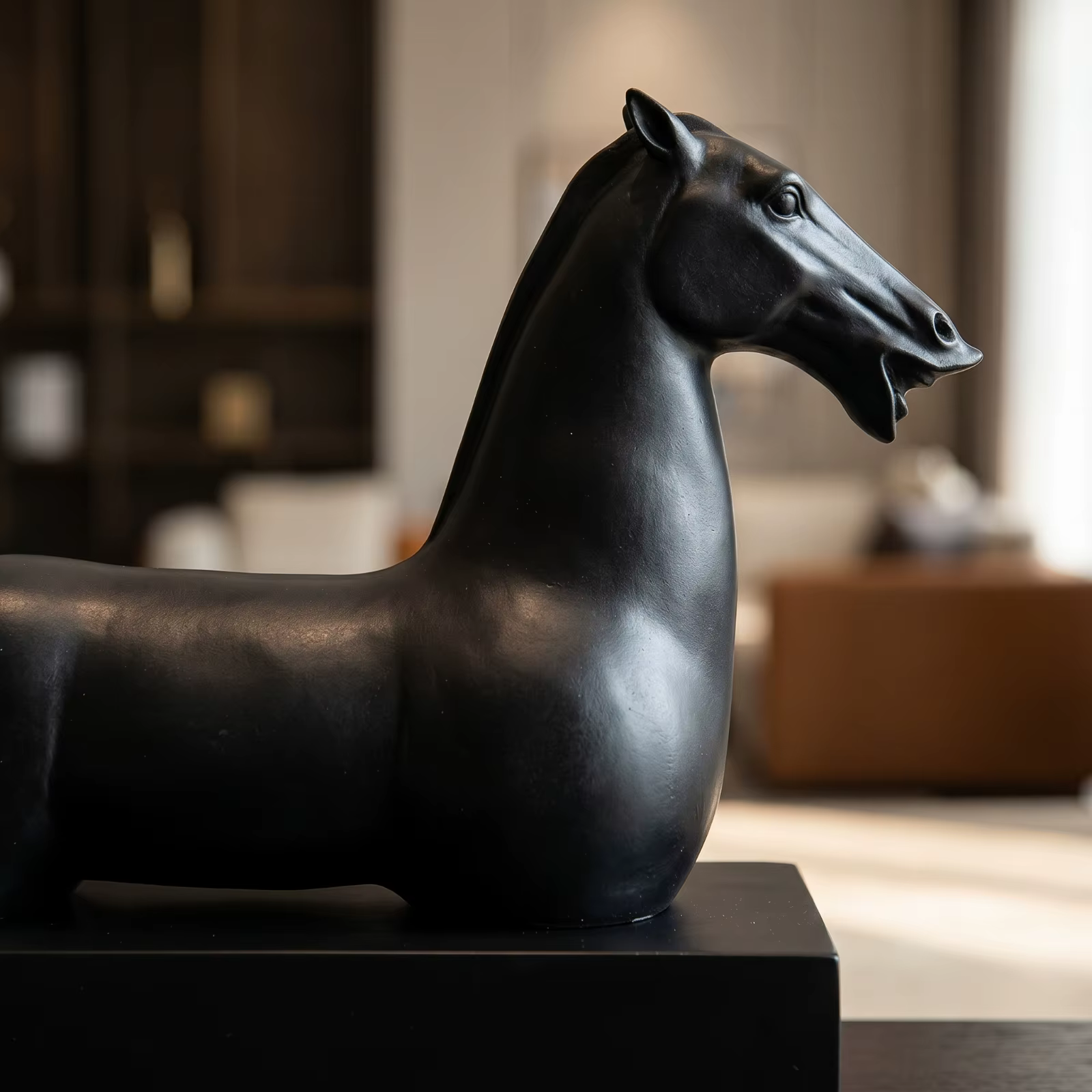 Figura de caballo minimalista brillante para gatos y perros de mesa - imagen 5