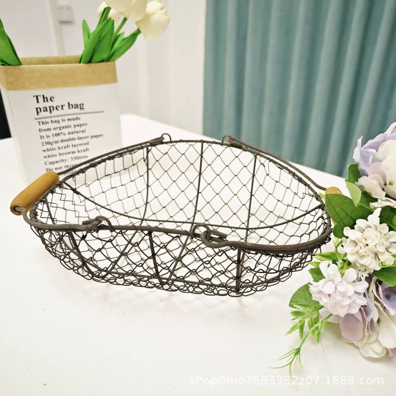 Cesta de malla metálica portátil con asas de madera para pájaros - imagen 2