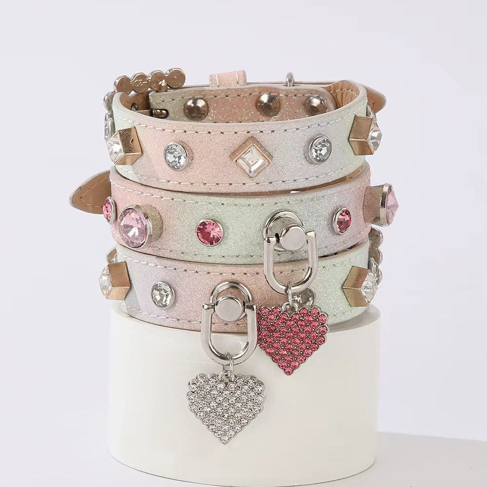 Collar de perro de cuero cómodo y ajustable con pedrería brillante - imagen 4