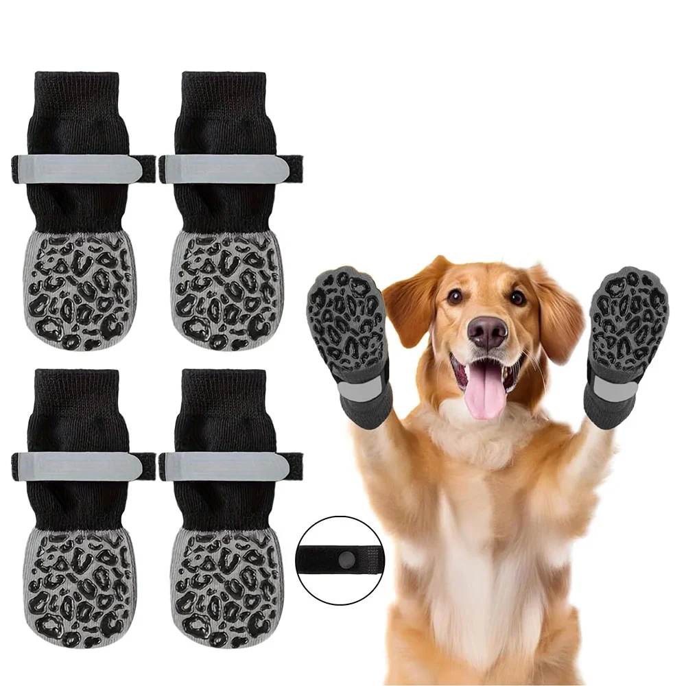 Calcetines antideslizantes protectores de patas para perros grandes en suelo de madera