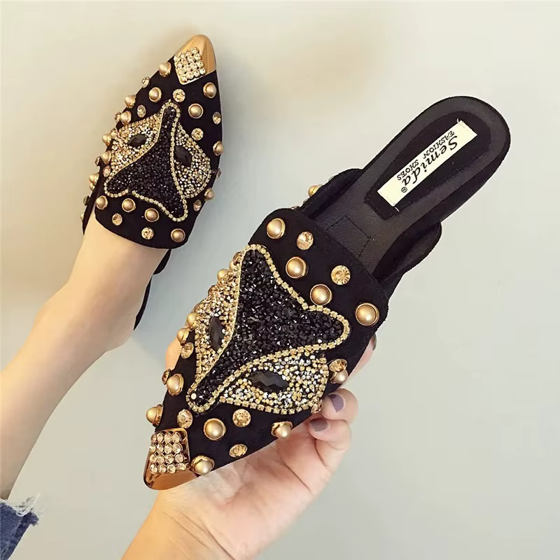 Detalle de la suela y cierre de las zapatillas