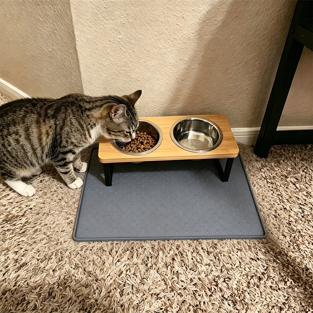 Comedero elevado con tapete de silicona para gatos y perros pequeños - imagen 4