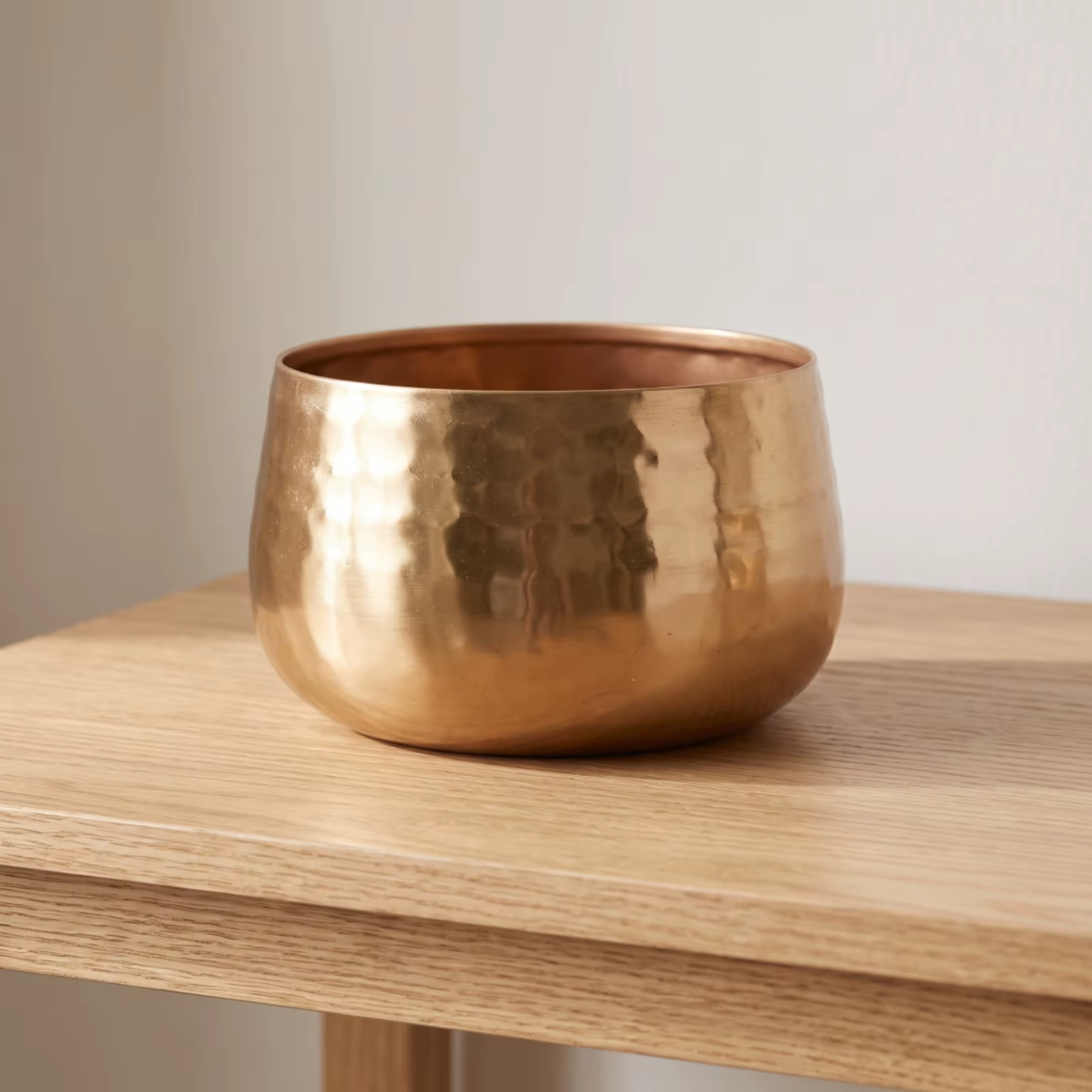 Macetero de Hierro Martillado Redondo con Asas – Decoración Moderna - imagen 5