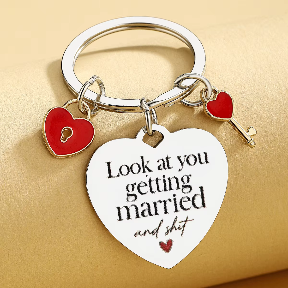 Llavero Corazón para Despedida de Soltera y Compromiso – Regalo Divertido - imagen 5