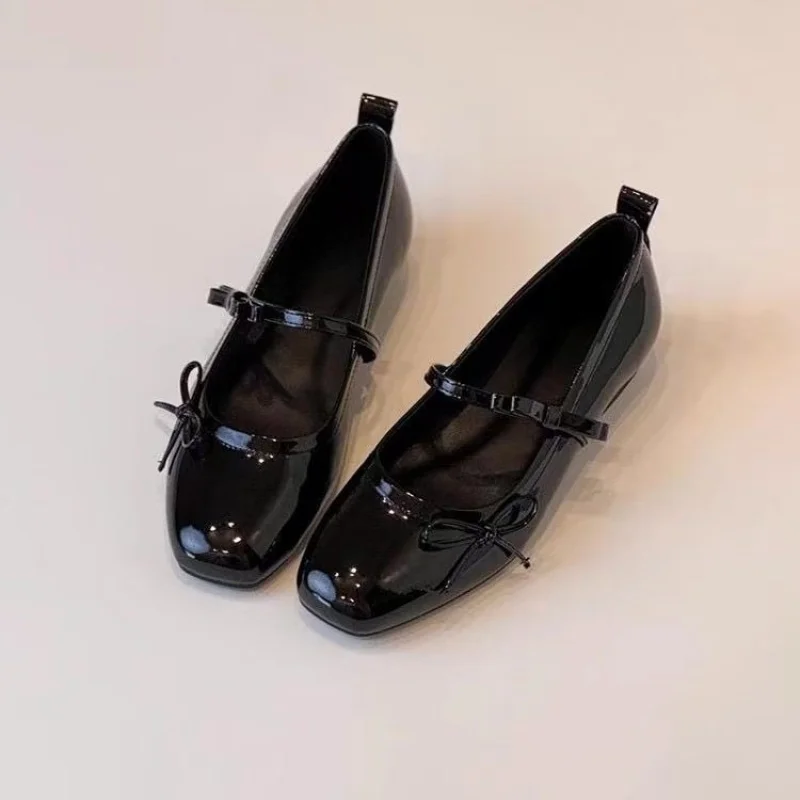 Zapatos estilo Mary Jane para Chihuahua con nudo mariposa – Cómodos - imagen 2
