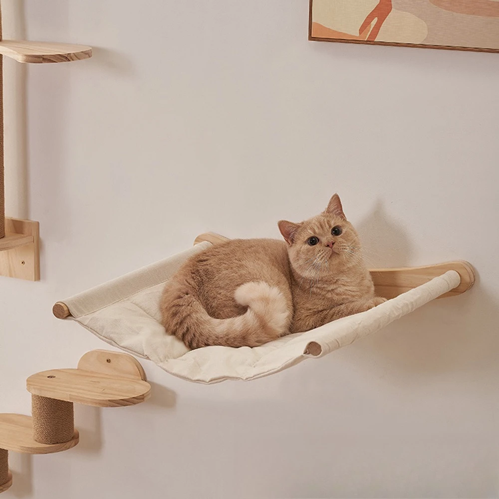 Base de madera y plataforma para que el gato suba y baje con facilidad