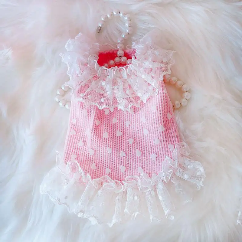 Detalle de la falda de encaje estilo hada
