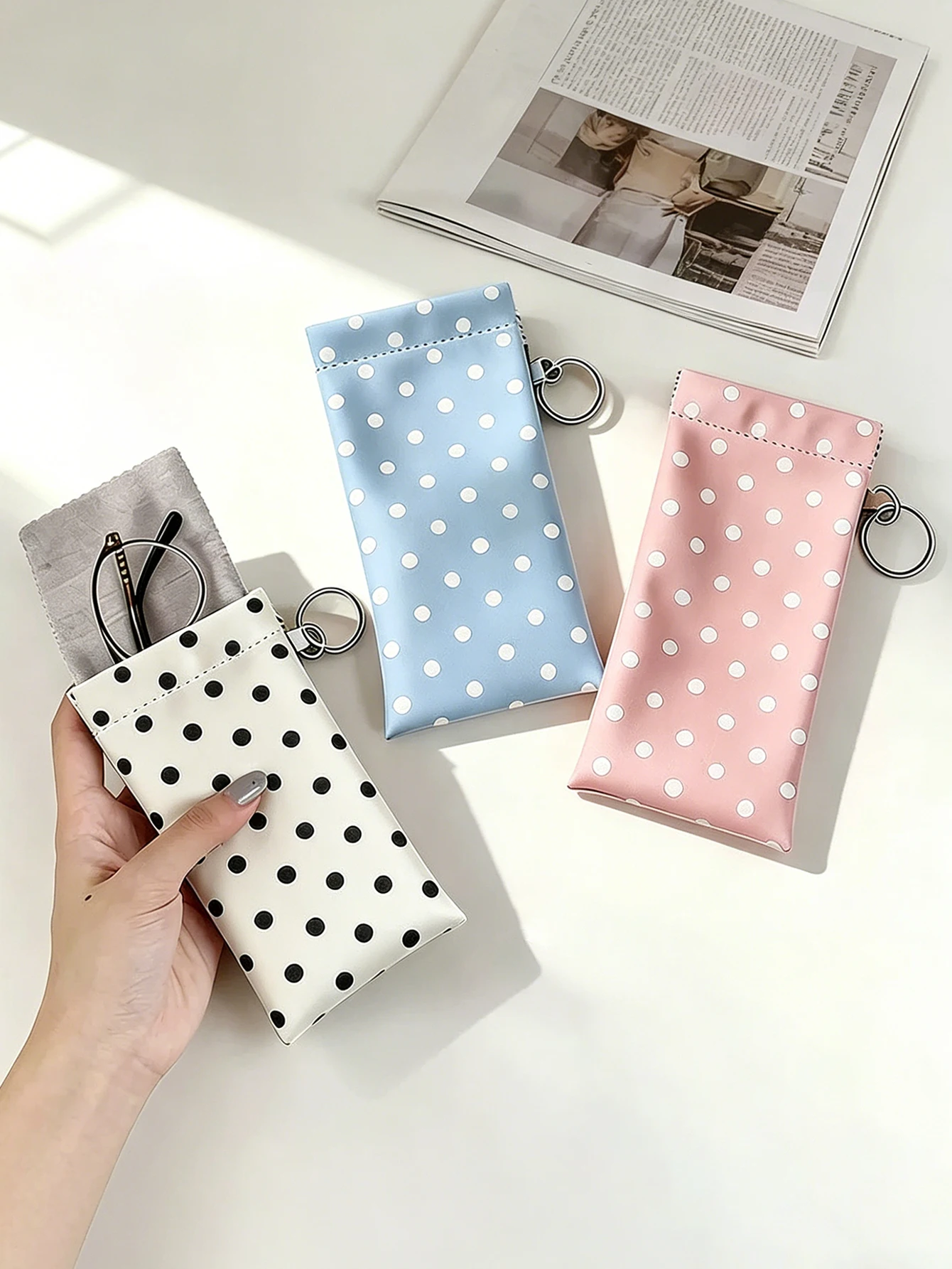 Funda estuche para gafas con paño, cierre a presión y diseño puntos - imagen 3