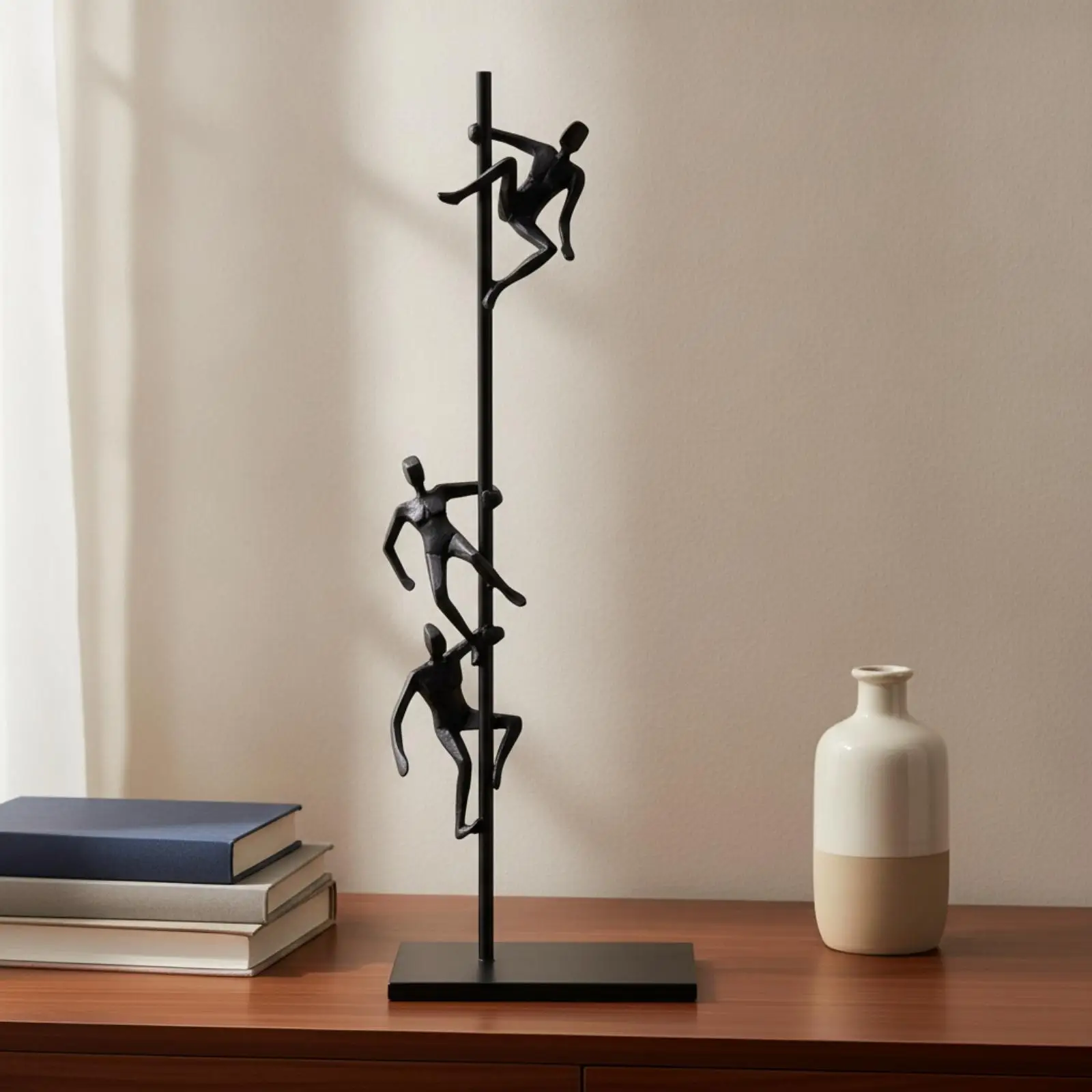 Escultura decorativa minimalista figuras escalando para mesa salón - imagen 3