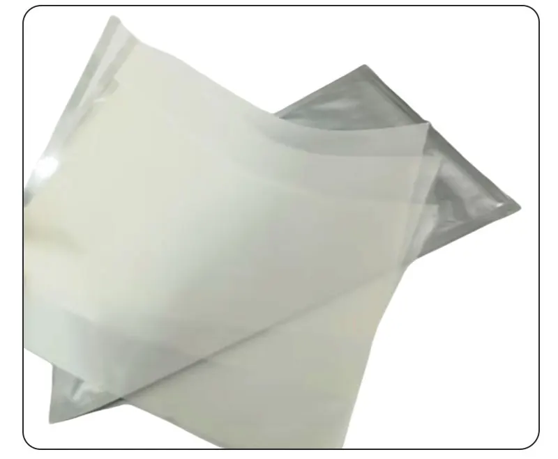 Hoja de papel transferencia A4 sobre tabla de trabajo