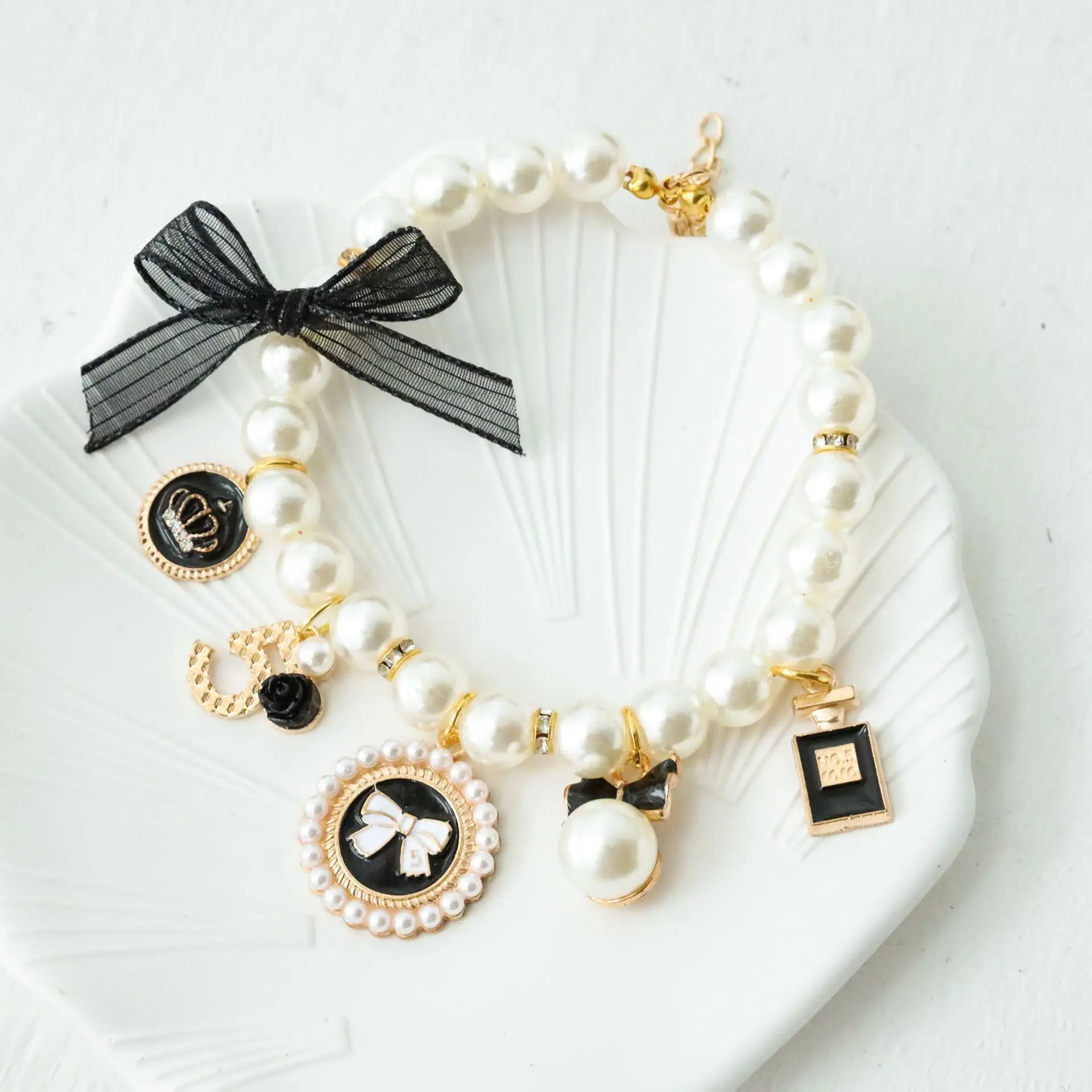 Collar con lazo y perlas - vista frontal