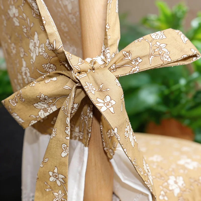 Funda de silla con encaje, detalle del acabado floral