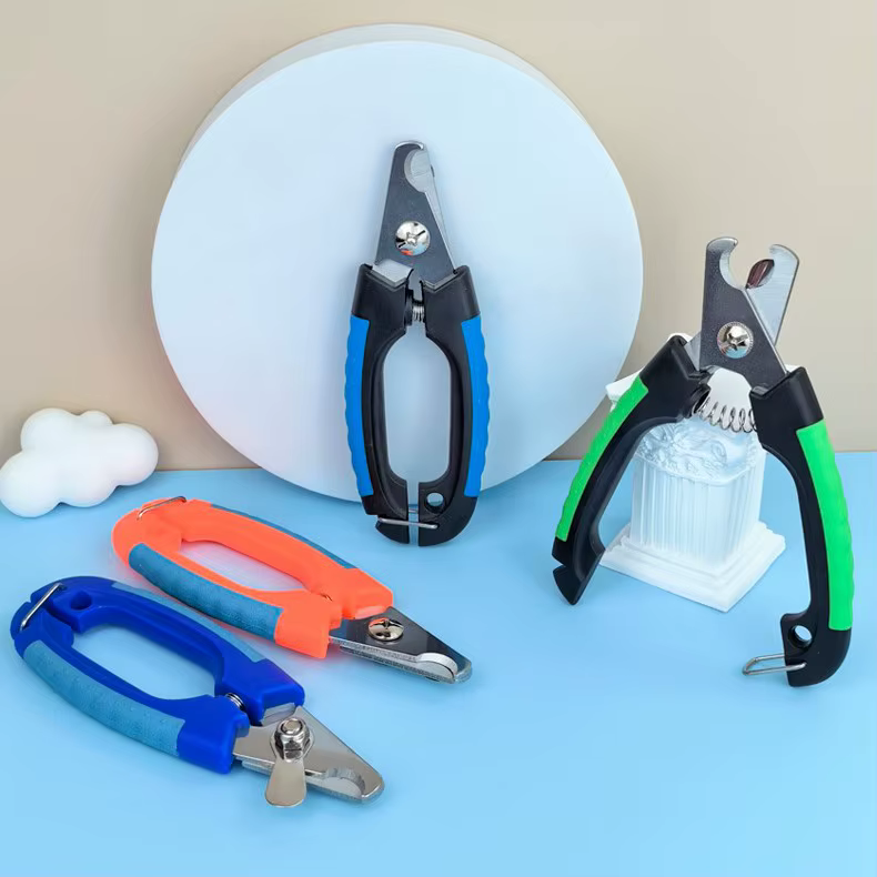 Vista general del cortauñas de acero inoxidable para mascotas