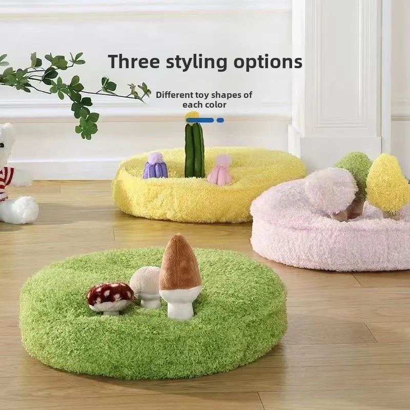 Cama nest de felpa verde con set de juguetes