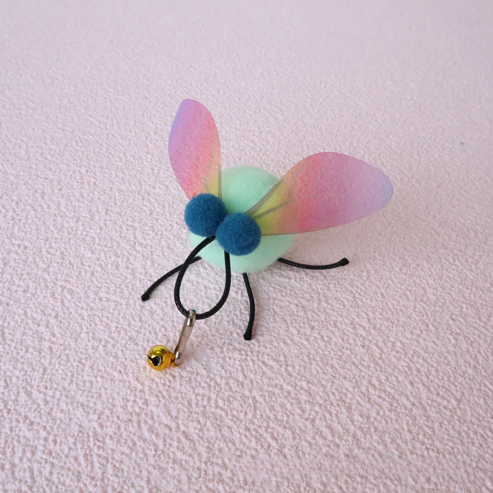 Detalle de las plumas de colores y formas de insecto