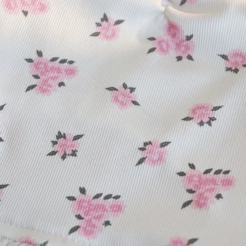 Detalle del estampado y tirantes